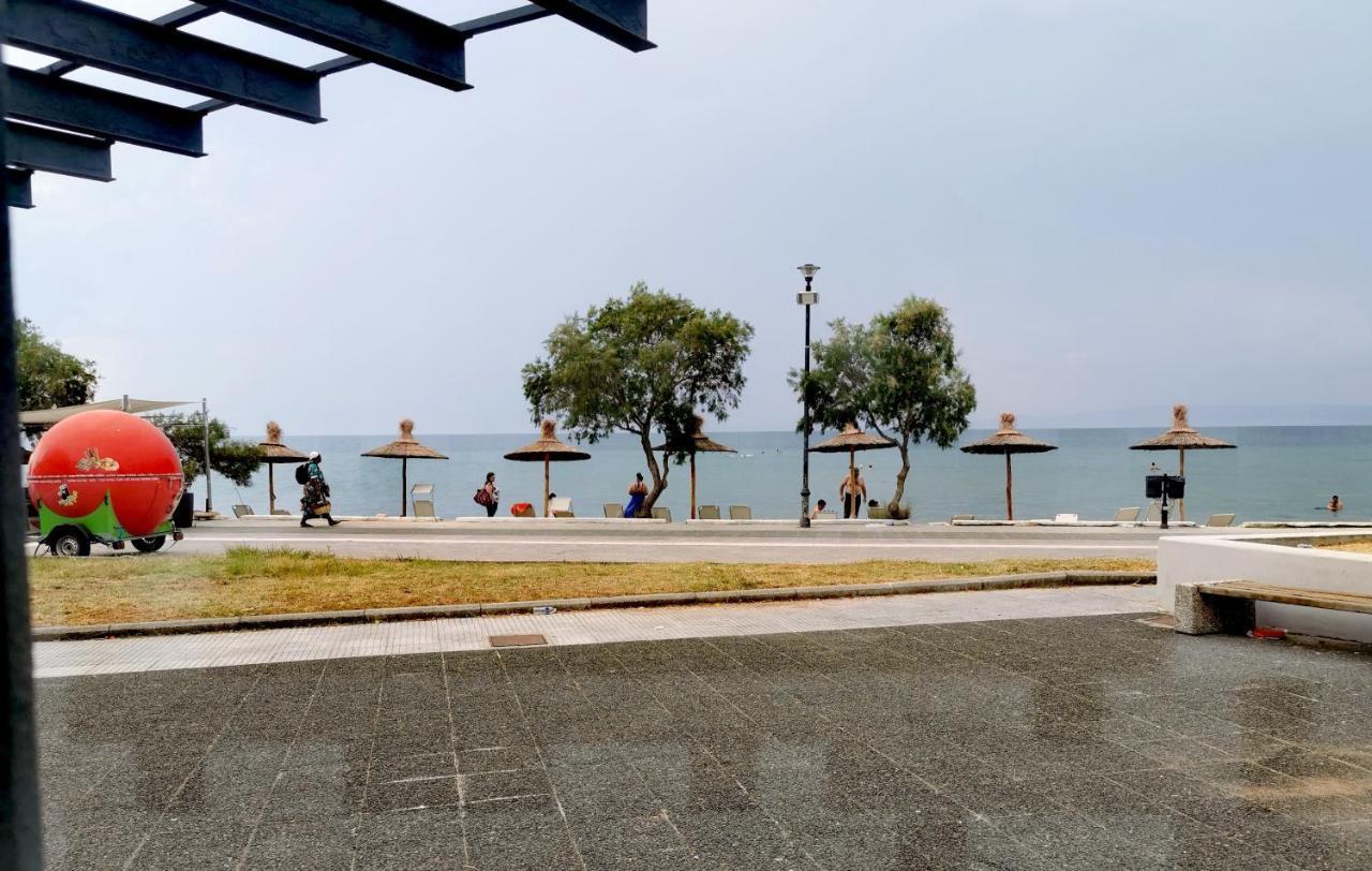 3 Room Apartment By The Beach - Free Parking Peraía Exterior foto