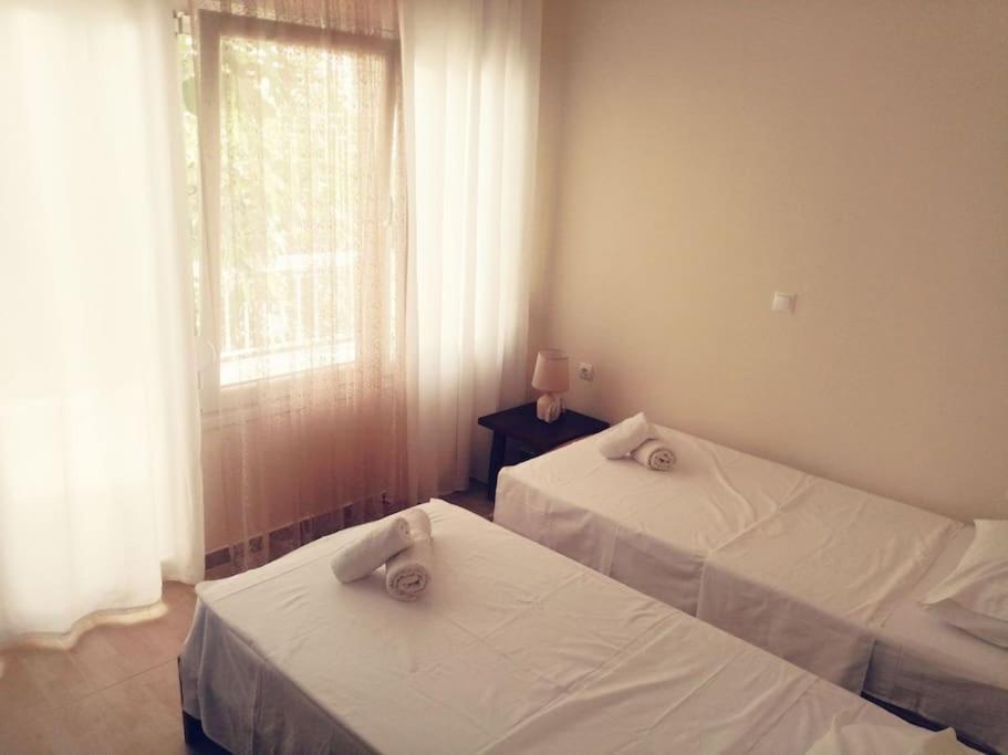 3 Room Apartment By The Beach - Free Parking Peraía Exterior foto